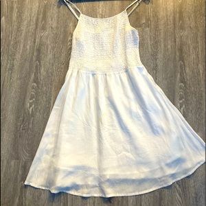 Beautiful light summer dress. Size small.